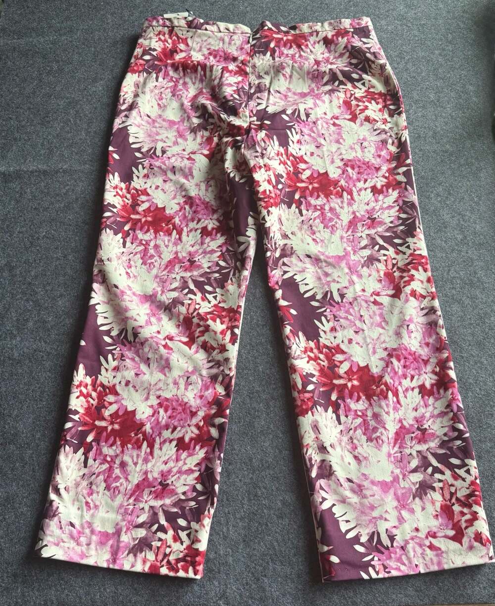 Y2K NWT  Max Azria Floral crop Pants Size 10